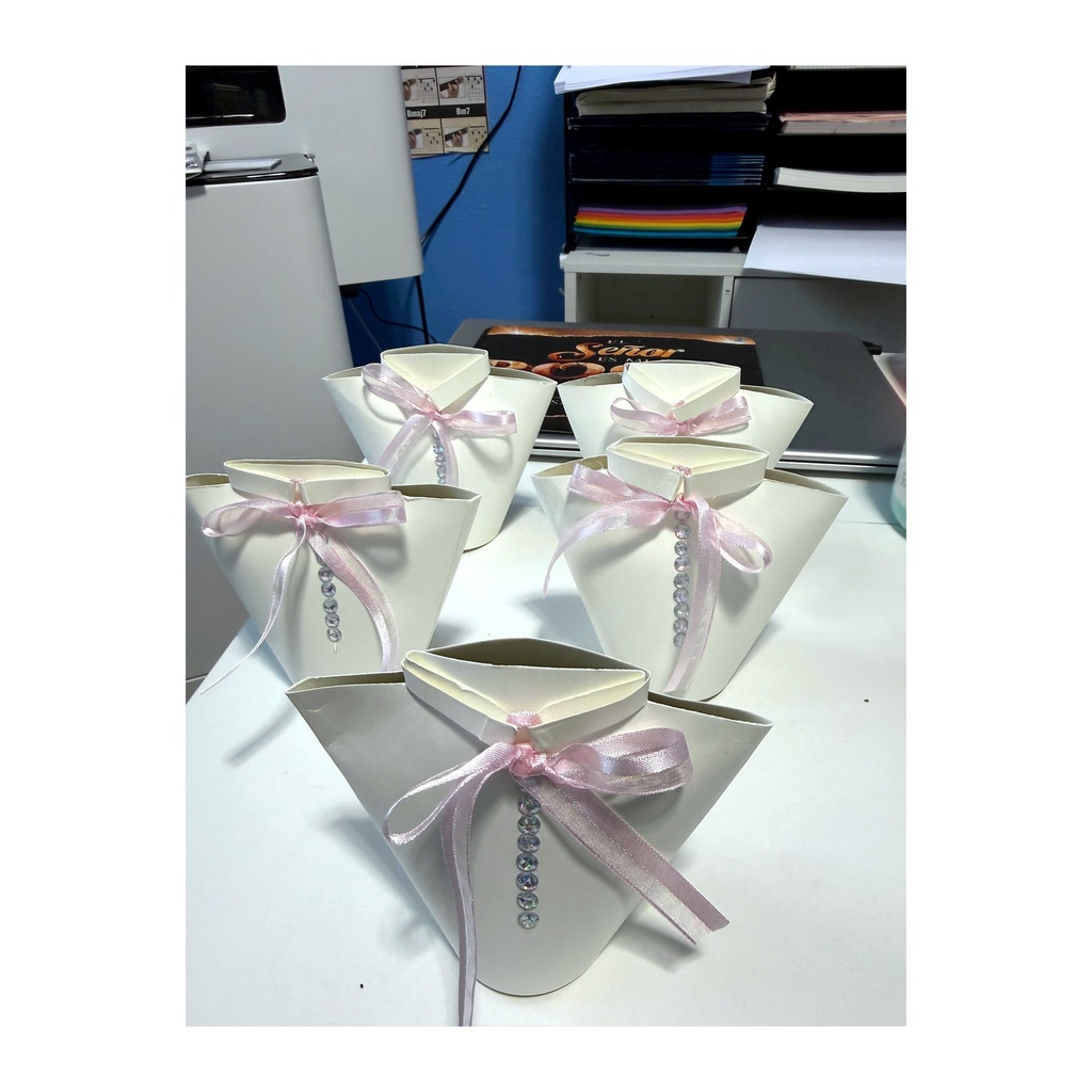 Cajas Blancas con Lazo Rosado
